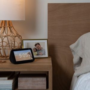 آمازون از گجت Echo Show 5 با قیمت 90 دلار رونمایی کرد