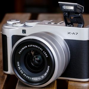 فوجی‌فیلم از دوربین کامپکت بدون‌آینه X-A7 رونمایی کرد