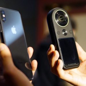 تماشا کنید: با کوچکترین دوربین 360 درجه مدل QooCam 8K آشنا شوید