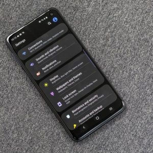 نسخه پایدار آپدیت اندروید 10 با One UI 2 برای گلکسی S10e از راه رسید