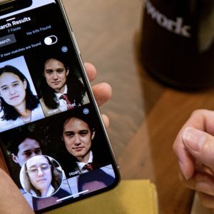 دسترسی به مشخصات افراد از طریق تصویر با اپلیکیشن Clearview AI