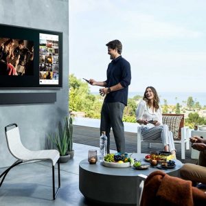 رونمایی سامسونگ از تلویزیون QLED جدید Terrace برای استفاده در فضای بیرون