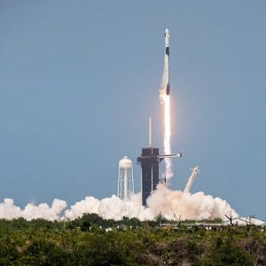 پرتاب موفقیت آمیز کپسول کرو دراگون SpaceX به همراه دو فضانورد ناسا