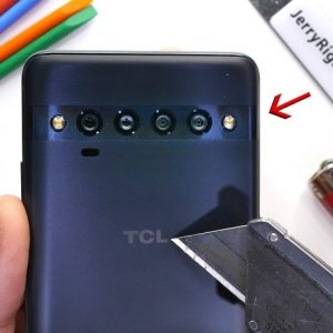 تماشا کنید: تست مقاومت گوشی TCL 10 Pro