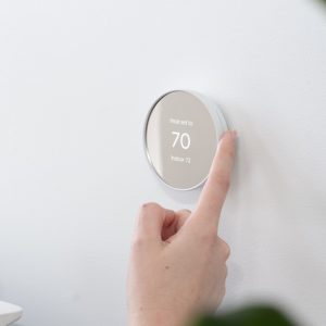 گوگل از Nest Thermostat با ویژگی ذخیره انرژی معرفی کرد