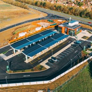 افتتاح اولین ایستگاه شارژ خودروهای برقی در انگلیس