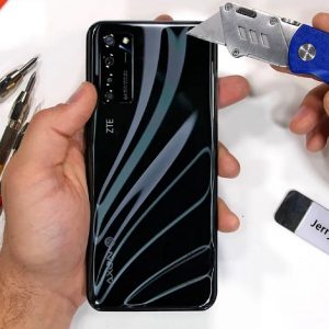 تماشا کنید: تست مقاومت گوشی ZTE Axon 20