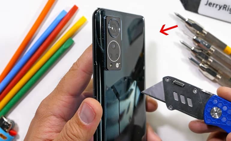 تماشا کنید: تست مقاومت گوشی ZTE Axon 30 5G