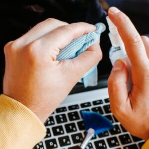 نحوه تمیز کردن صفحه نمایش لپ تاپ