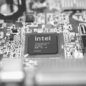 کشف آسیب پذیری های جدید Spectre در تراشه های قدیمی AMD و اینتل