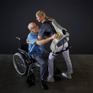 با اسکلت بیرونی رباتیک +Apogee، بلند کردن افراد مسن و ناتوان آسان می شود
