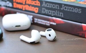 آپدیت جدید ایرپادهای اپل شامل کنترل دوربین و ویژگی‌های بیشتر است