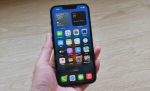 بررسی اپل آیفون 16e