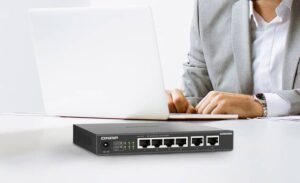 کیونپ از سوئیچ چندمنظوره با 4 پورت 2.5GbE و 2 پورت 10GbE رونمایی کرد
