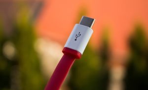 احتمال عرضه گوشی‌های هوشمند در آینده بدون کابل USB