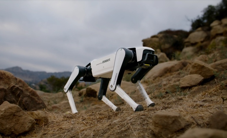 Dobot Rover X1: ربات خانگی هوشمند با قابلیت‌های چندگانه