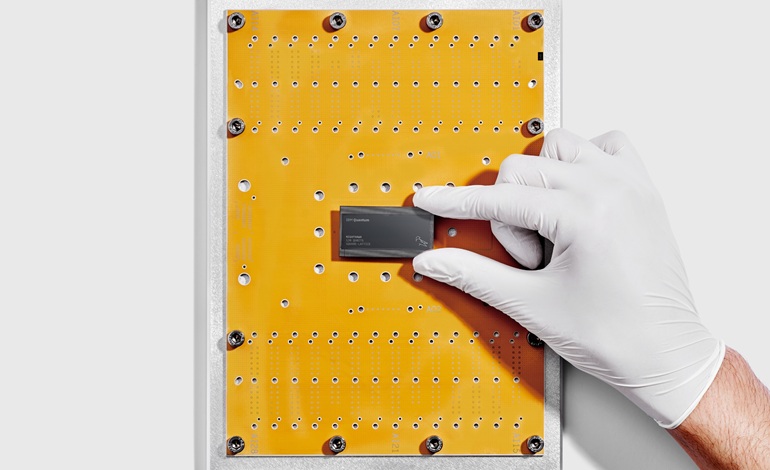 IBM از تراشه‌های کوانتومی Nighthawk و Loon پرده برداشت