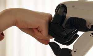 ال‌جی ربات خانگی انسان‌نما CLOiD را در CES 2026 به نمایش می گذارد