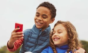 معرفی XploraOne by HMD: گوشی هیبریدی ویژه کودکان