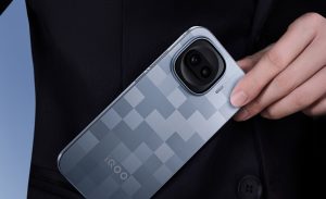 معرفی iQOO 15R با تراشه اسنپدراگون 8 نسل 5 و نمایشگر 144 هرتز