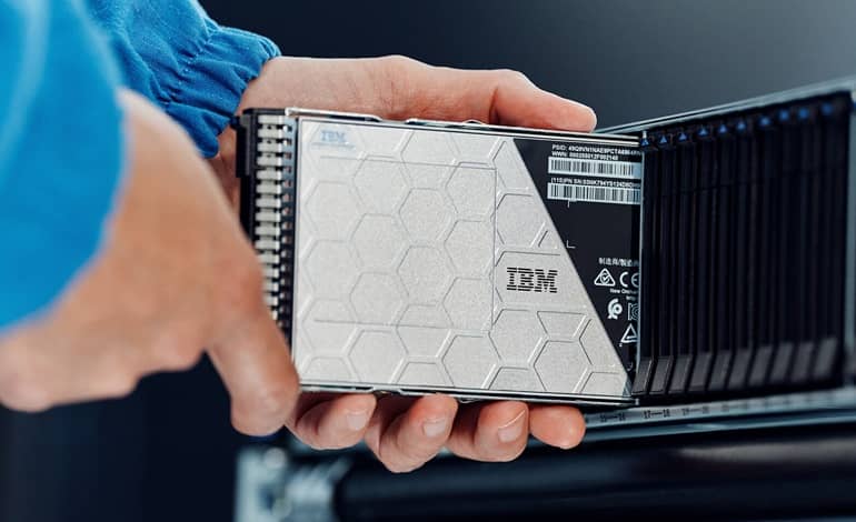 IBM از نسل جدید FlashSystem مبتنی بر هوش مصنوعی عامل محور رونمایی کرد