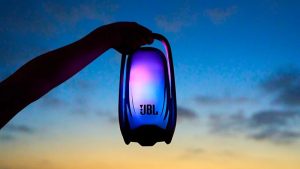 عرضه اسپیکر JBL Pulse 6 با توان 40 وات و نورپردازی 360 درجه